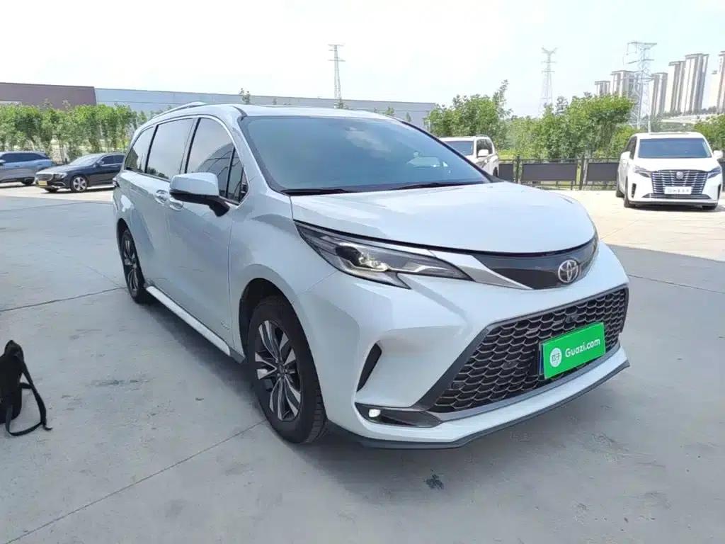 2024 Grevia 2.5L Hybrid Luxury Edition — миниатюра 4
