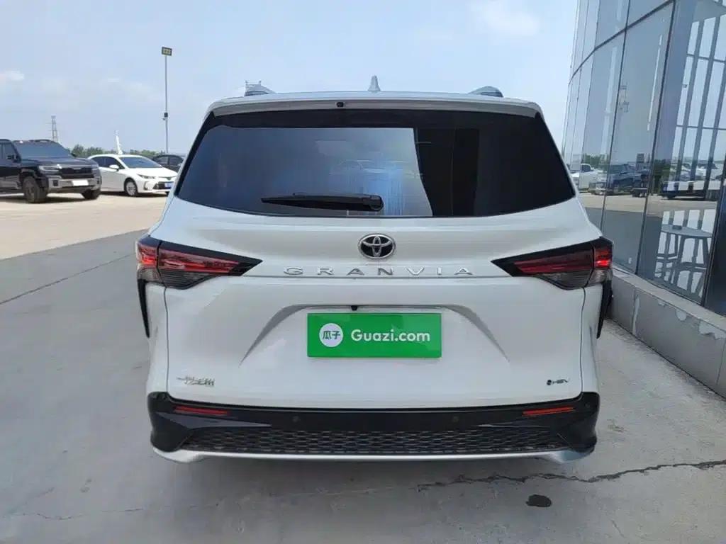 2024 Grevia 2.5L Hybrid Luxury Edition — миниатюра 6
