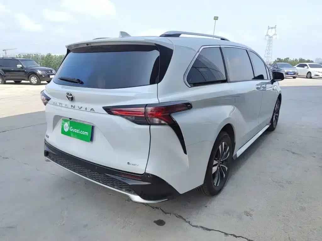 2024 Grevia 2.5L Hybrid Luxury Edition — миниатюра 7