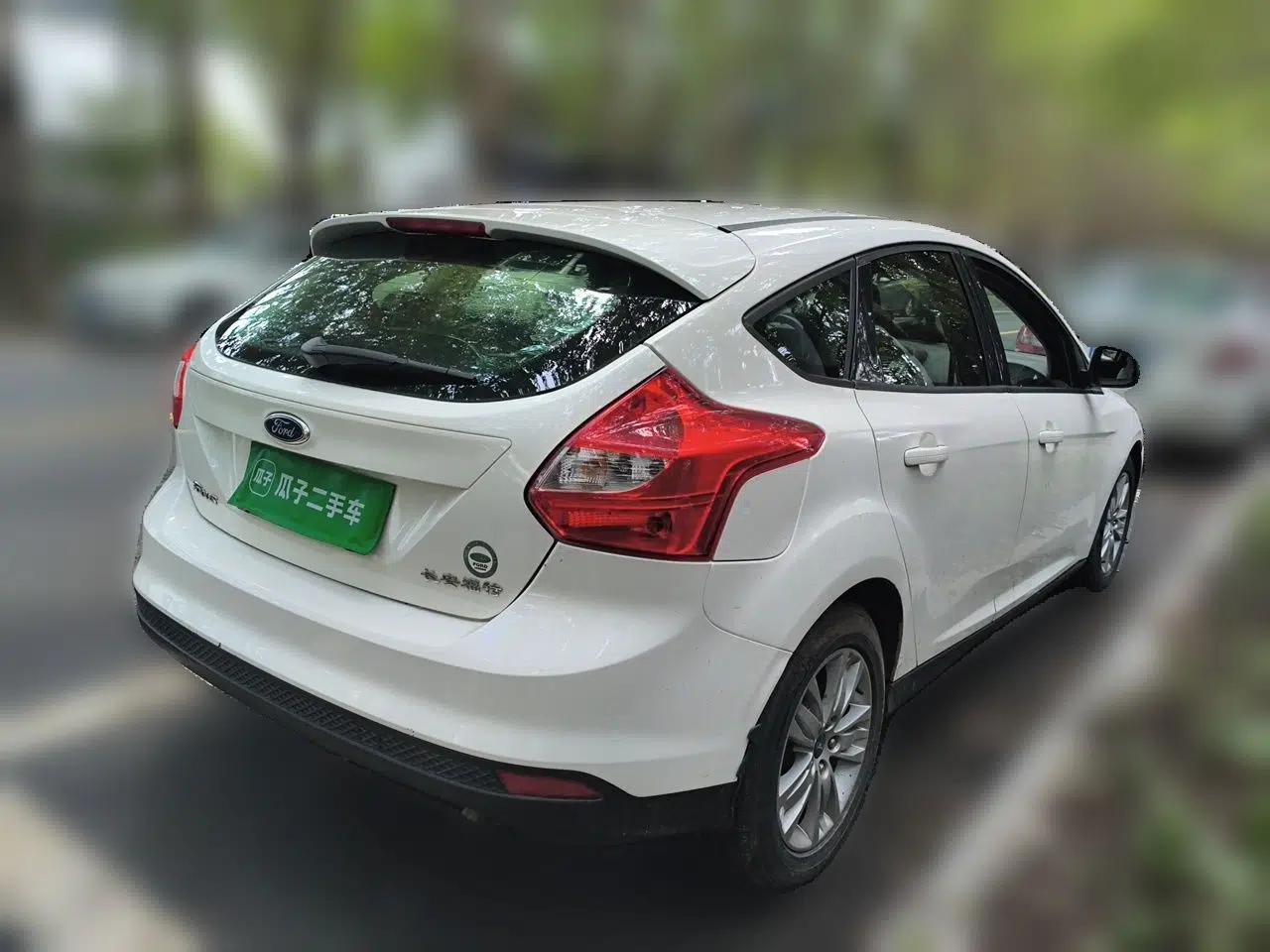Ford Focus 2012 Hatchback 1.6L Automatic Comfort Model — миниатюра 6