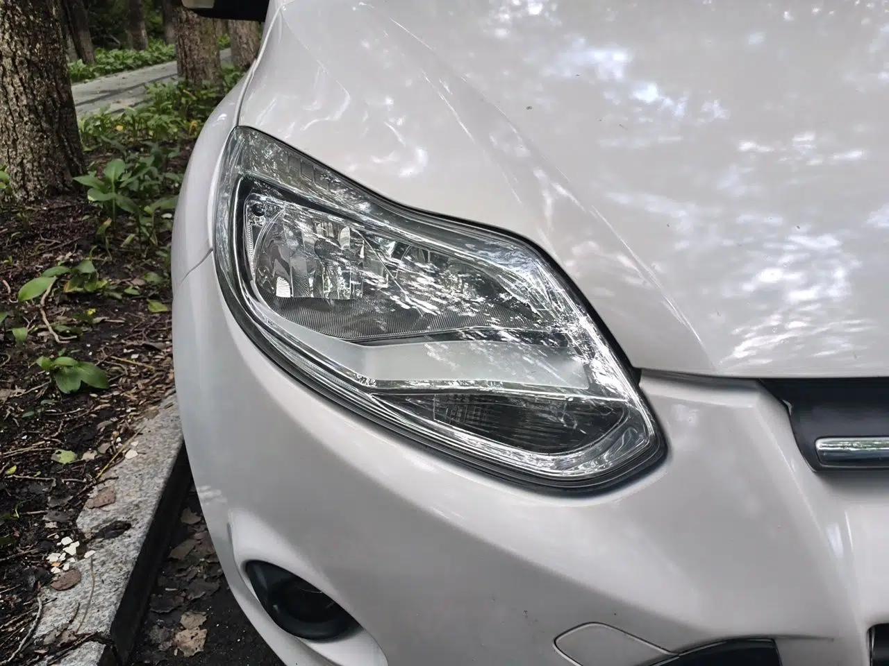 Ford Focus 2012 Hatchback 1.6L Automatic Comfort Model — миниатюра 7