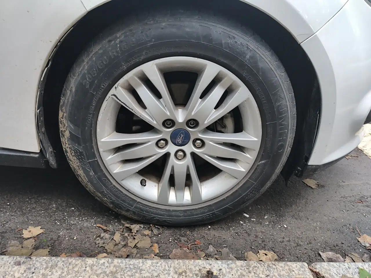 Ford Focus 2012 Hatchback 1.6L Automatic Comfort Model — миниатюра 8