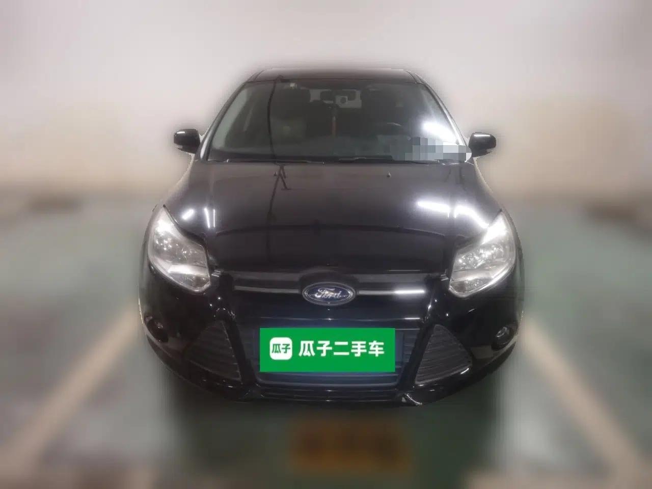Ford Focus 2012 Hatchback 1.6L Automatic Comfort Model — миниатюра 2