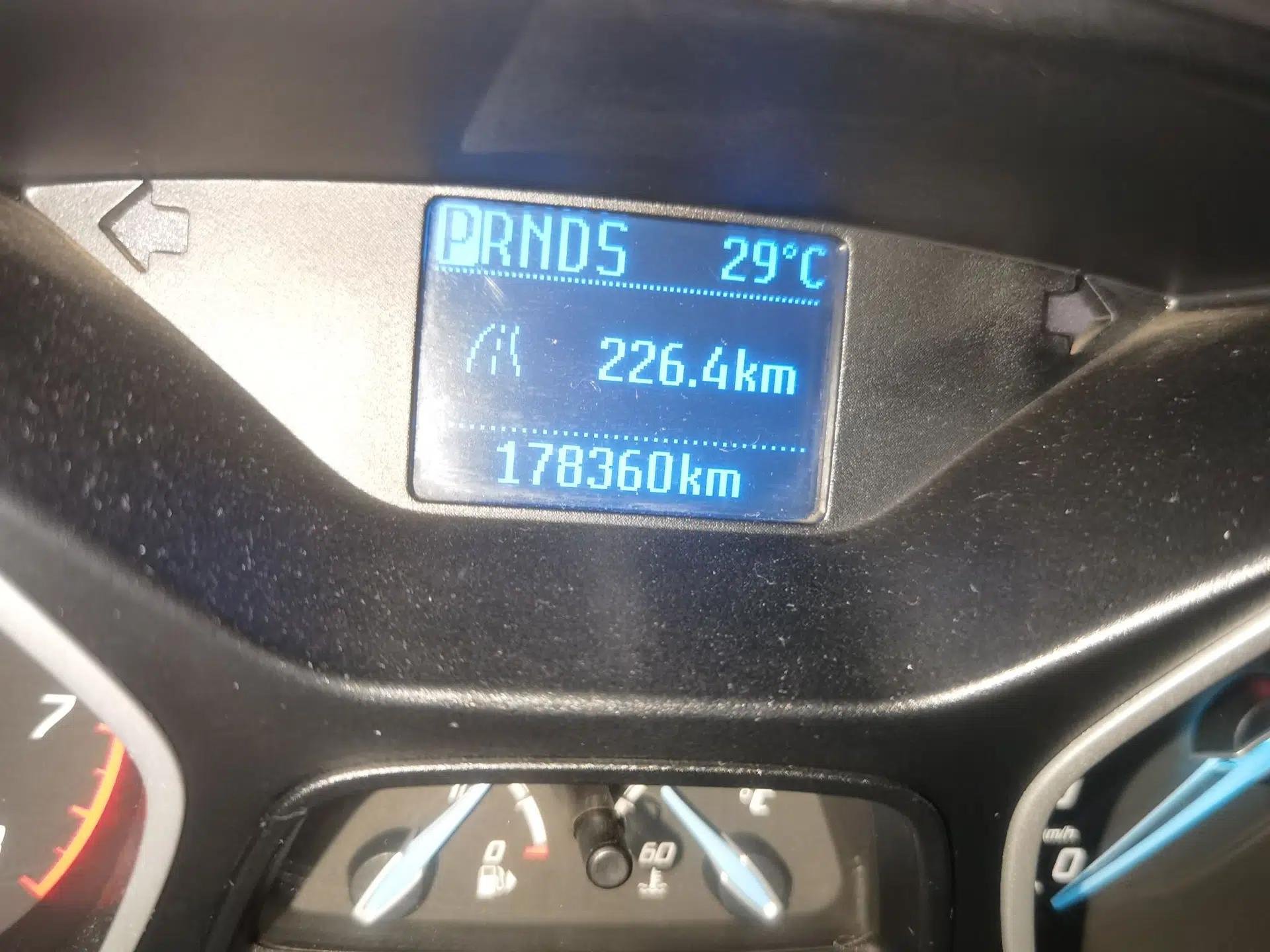 Ford Focus 2012 Hatchback 1.6L Automatic Comfort Model — миниатюра 12