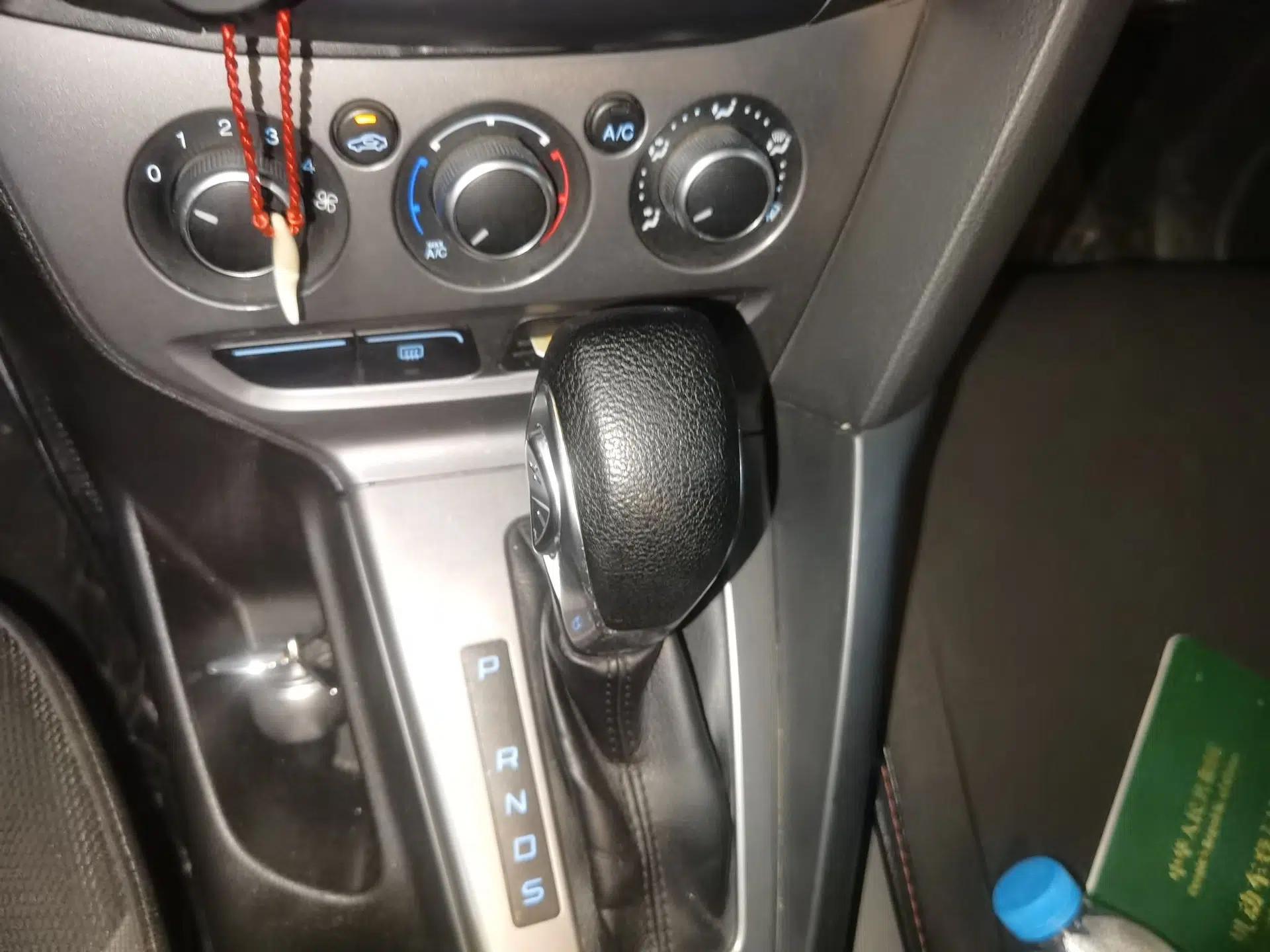 Ford Focus 2012 Hatchback 1.6L Automatic Comfort Model — миниатюра 14