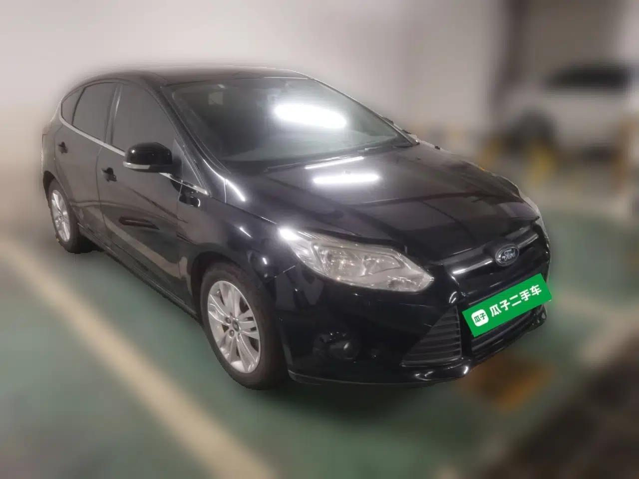 Ford Focus 2012 Hatchback 1.6L Automatic Comfort Model — миниатюра 3