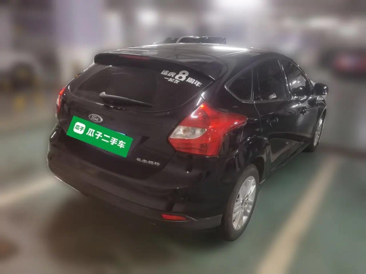 Ford Focus 2012 Hatchback 1.6L Automatic Comfort Model — миниатюра 6