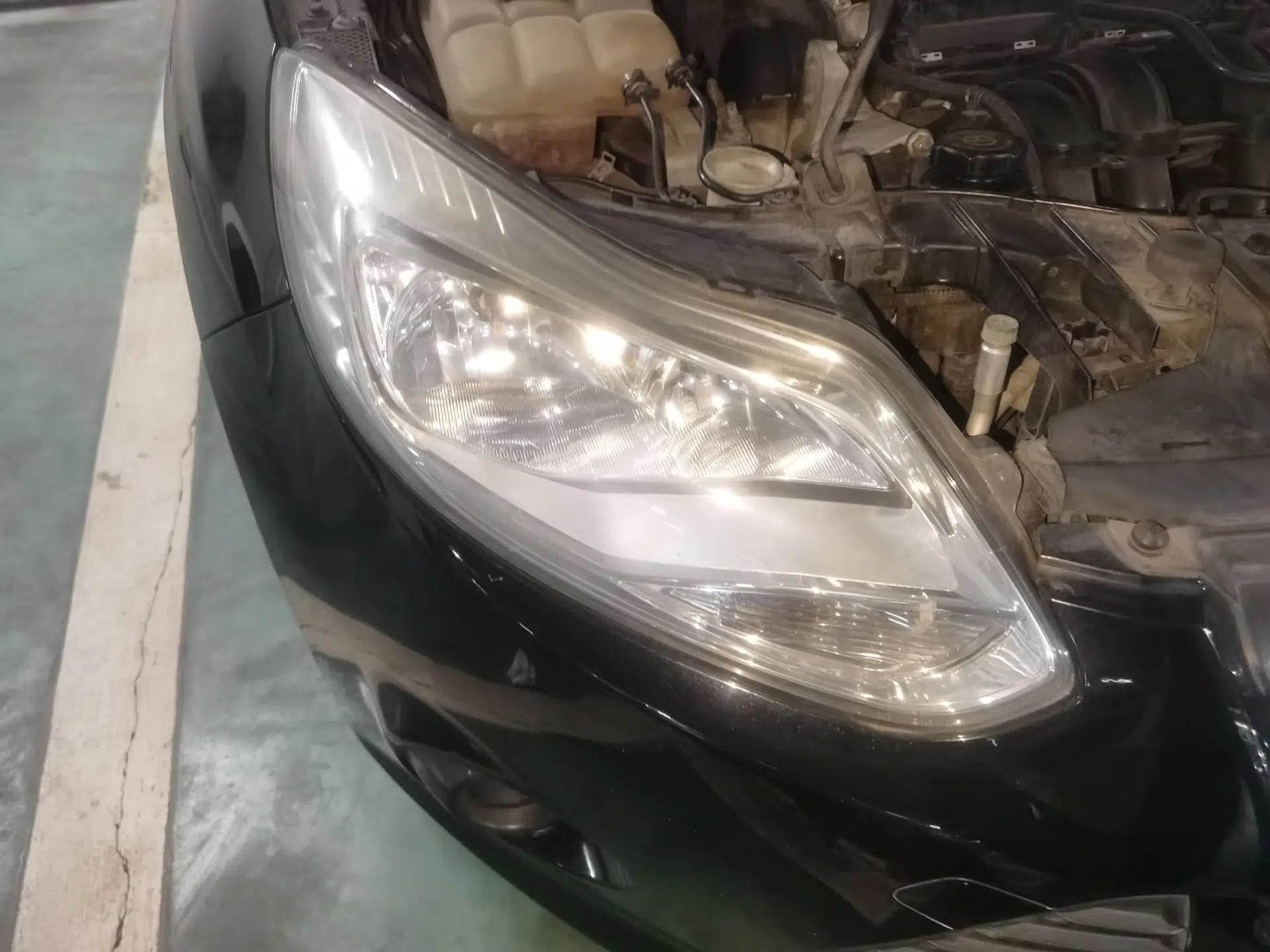 Ford Focus 2012 Hatchback 1.6L Automatic Comfort Model — миниатюра 7