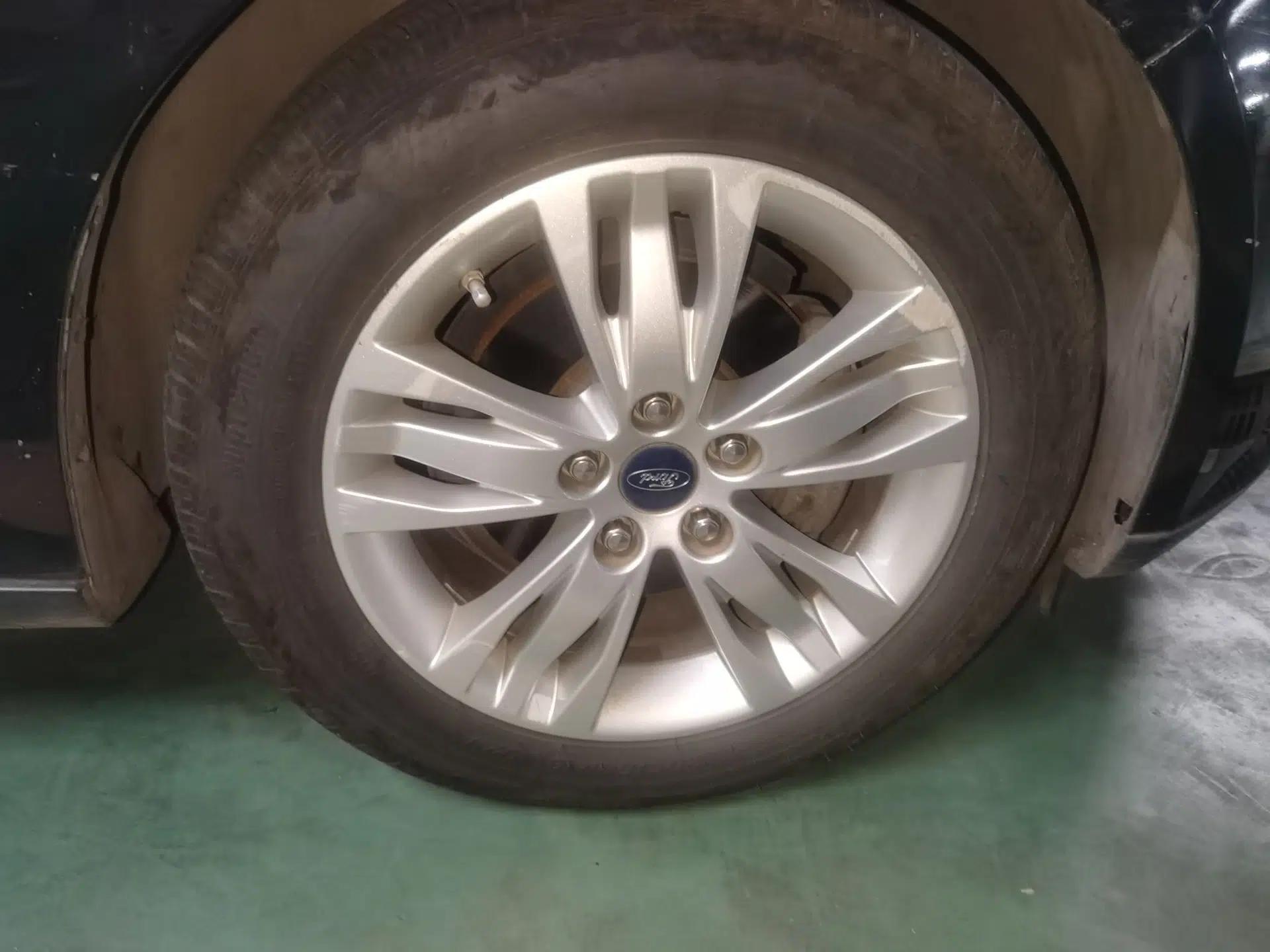 Ford Focus 2012 Hatchback 1.6L Automatic Comfort Model — миниатюра 8