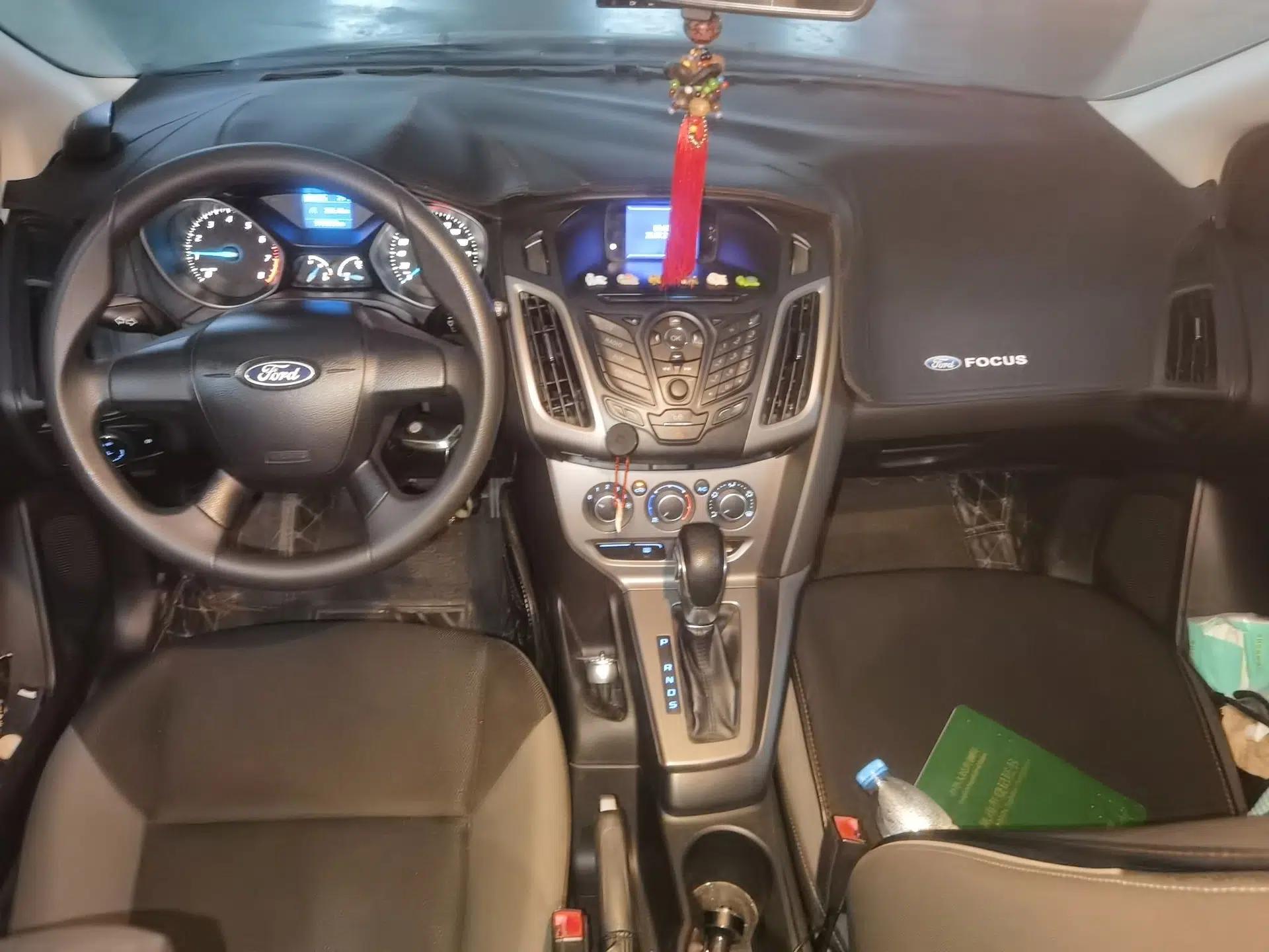 Ford Focus 2012 Hatchback 1.6L Automatic Comfort Model — миниатюра 9