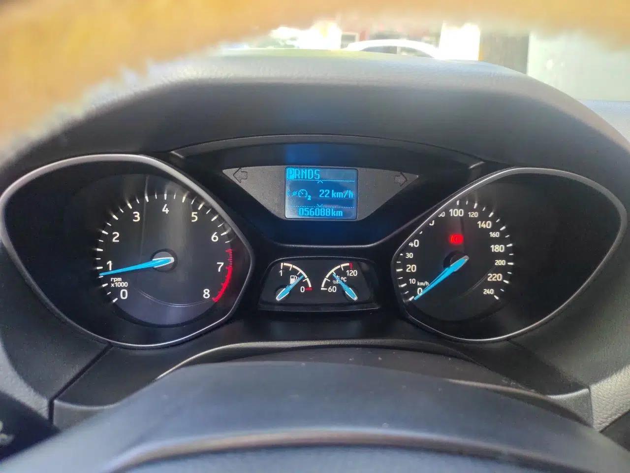 Ford Focus 2017 Sedan 1.6L Automatic Fashion Edition Smart Drive Version — миниатюра 11
