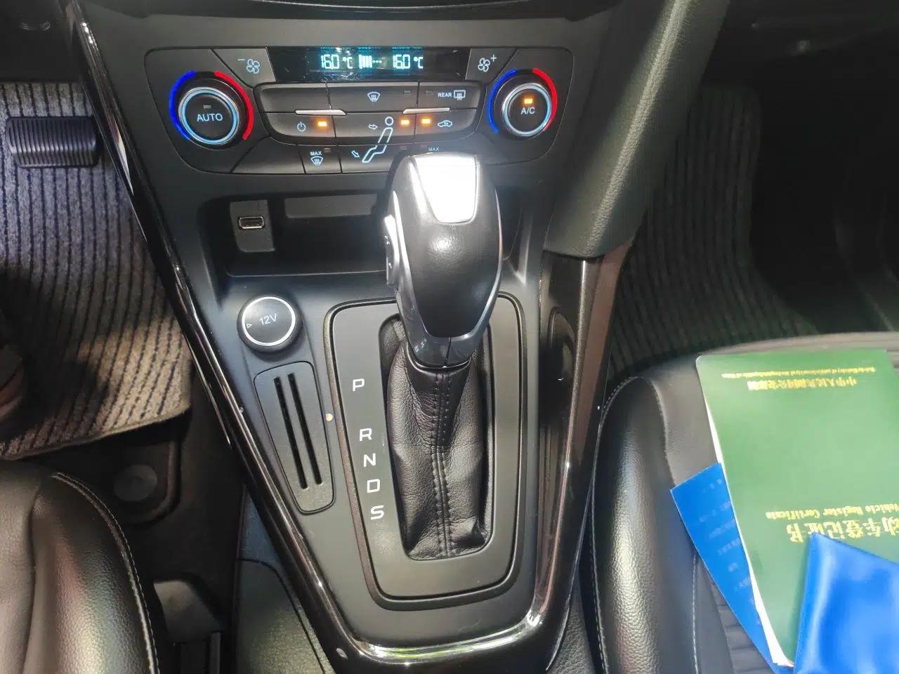Ford Focus 2017 Sedan 1.6L Automatic Fashion Edition Smart Drive Version — миниатюра 14
