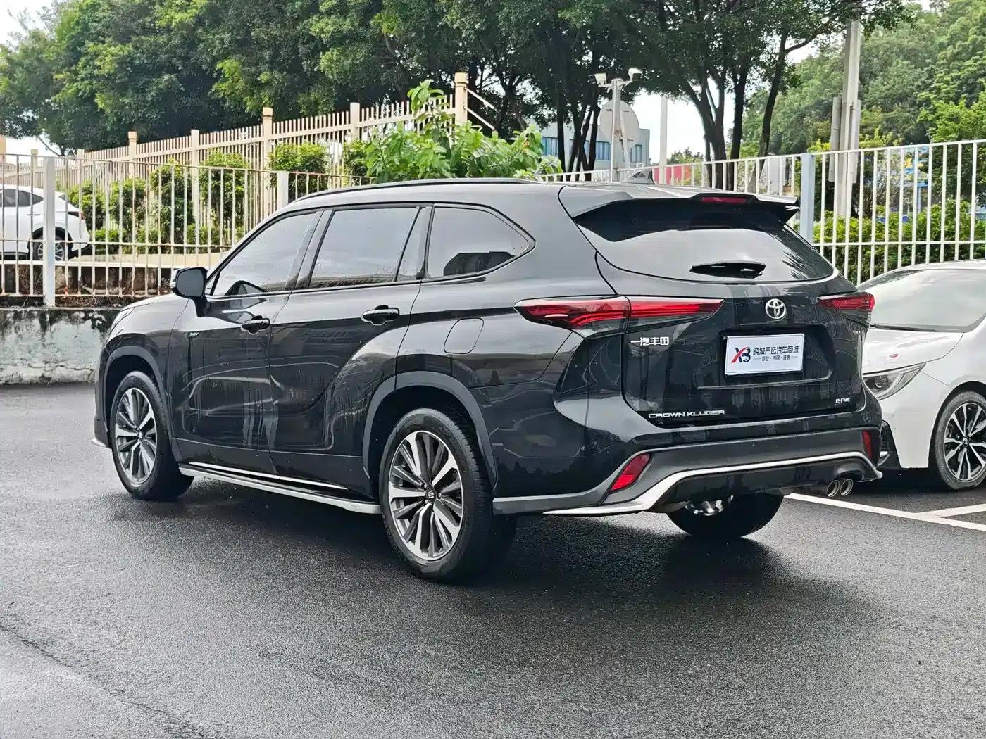 Crown Land Cruiser 2024 2.5L HEV 4WD Luxury Edition — миниатюра 14