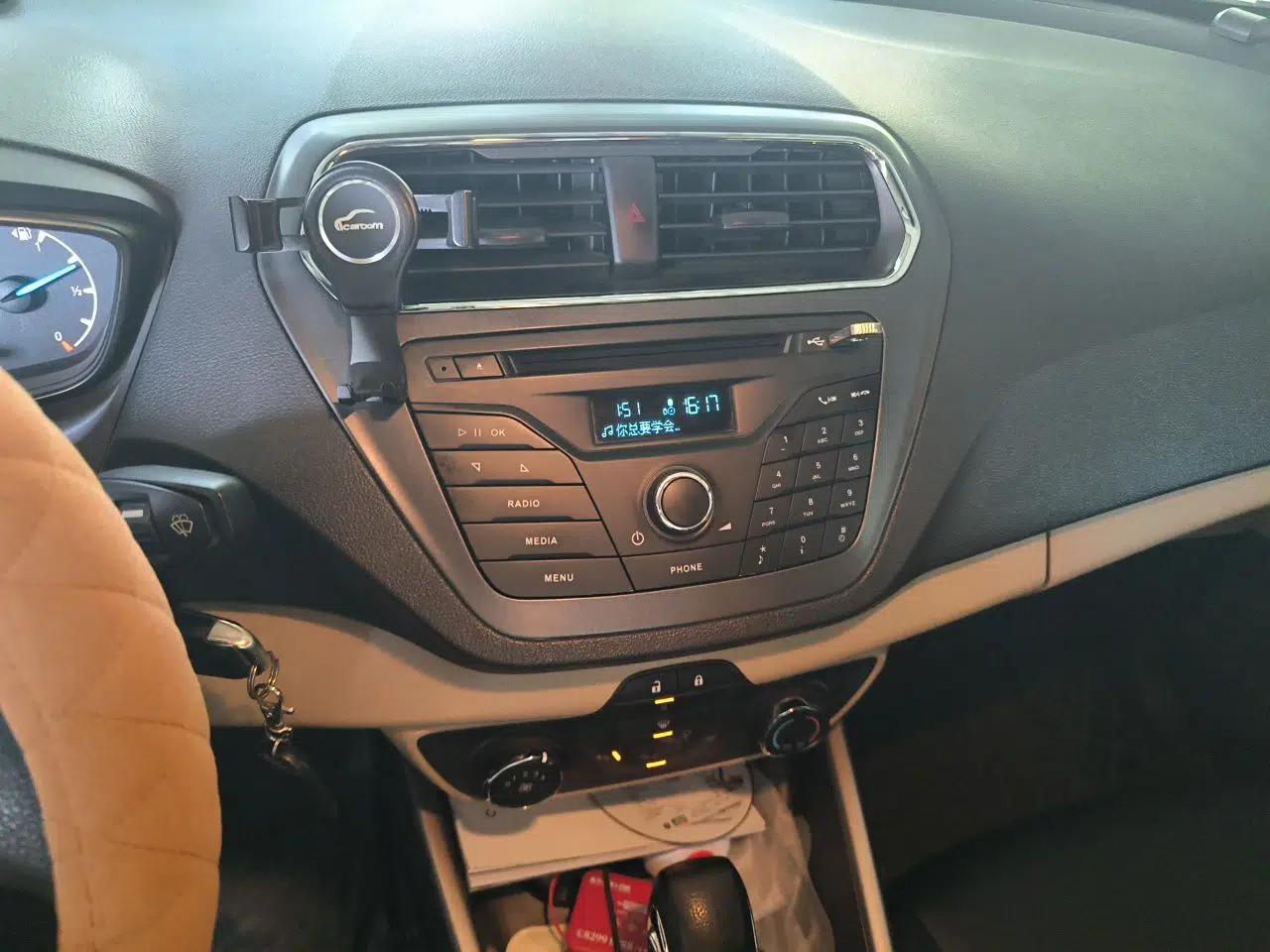 Ford Escort 2015 1.5L Automatic Comfort Edition — миниатюра 13