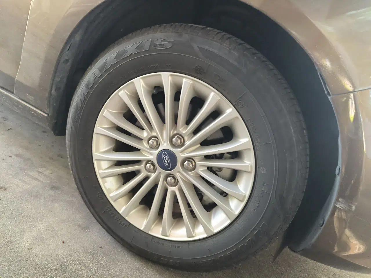 Ford Escort 2015 1.5L Automatic Comfort Edition — миниатюра 8