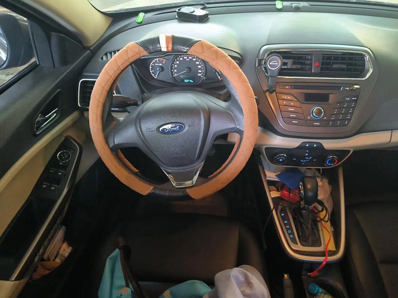 Ford Escort 2015 1.5L Automatic Comfort Edition — миниатюра 10