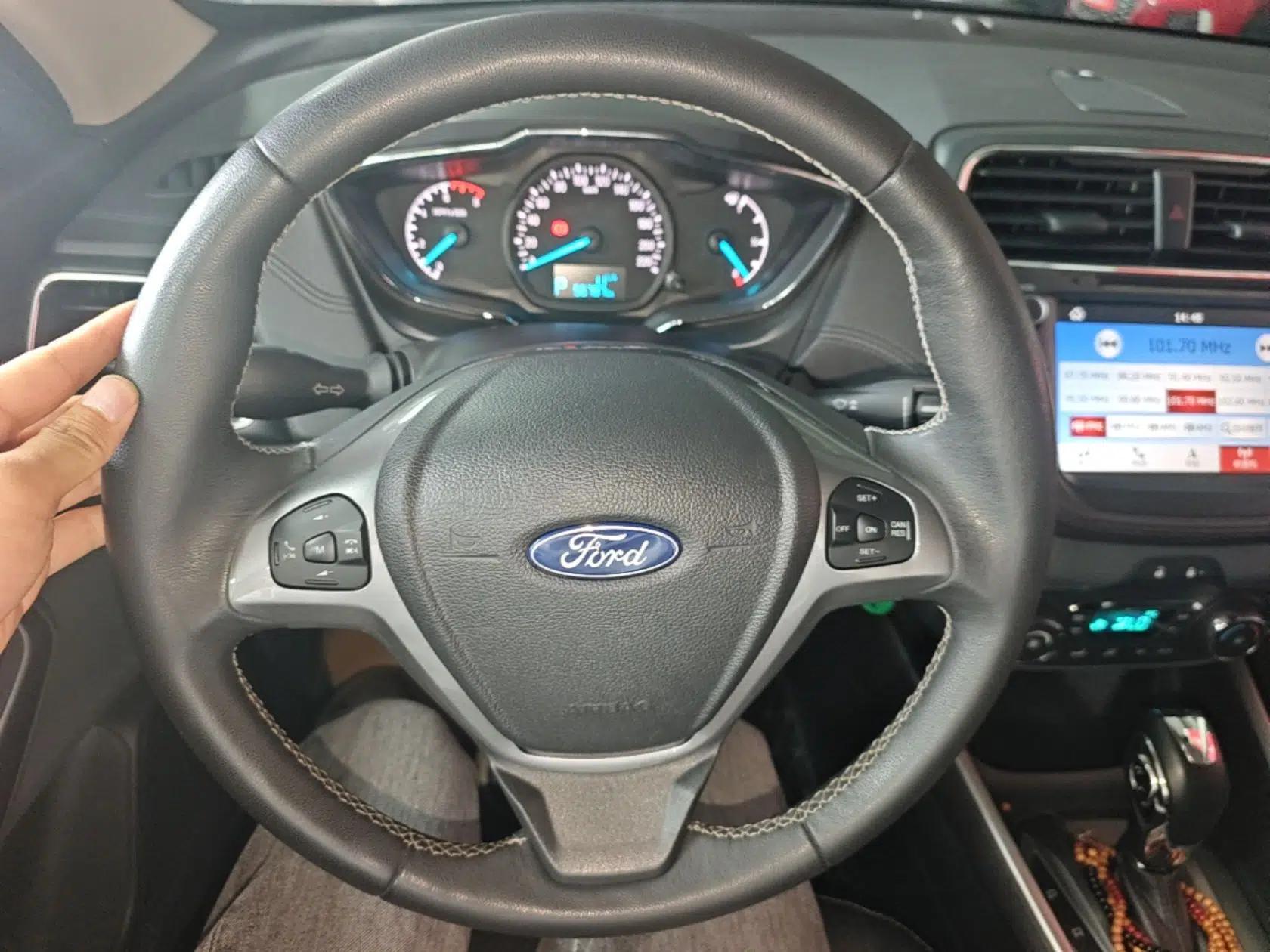 Ford Escort 2017 Happiness Edition 1.5L Automatic Fashion Version — миниатюра 13