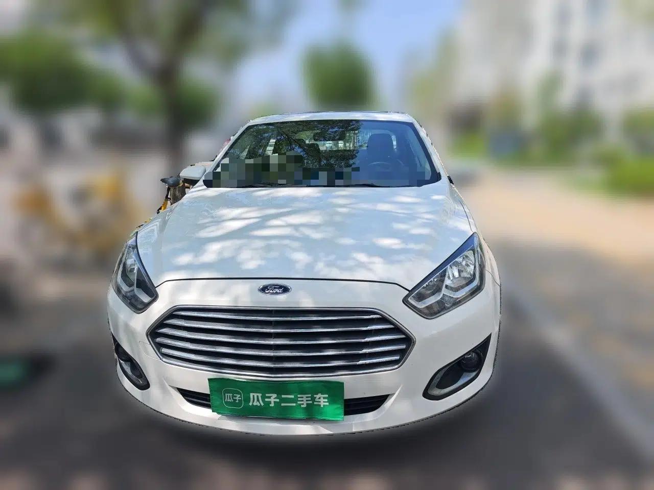 Ford Escort 2017 Happiness Edition 1.5L Automatic Fashion Version — миниатюра 2