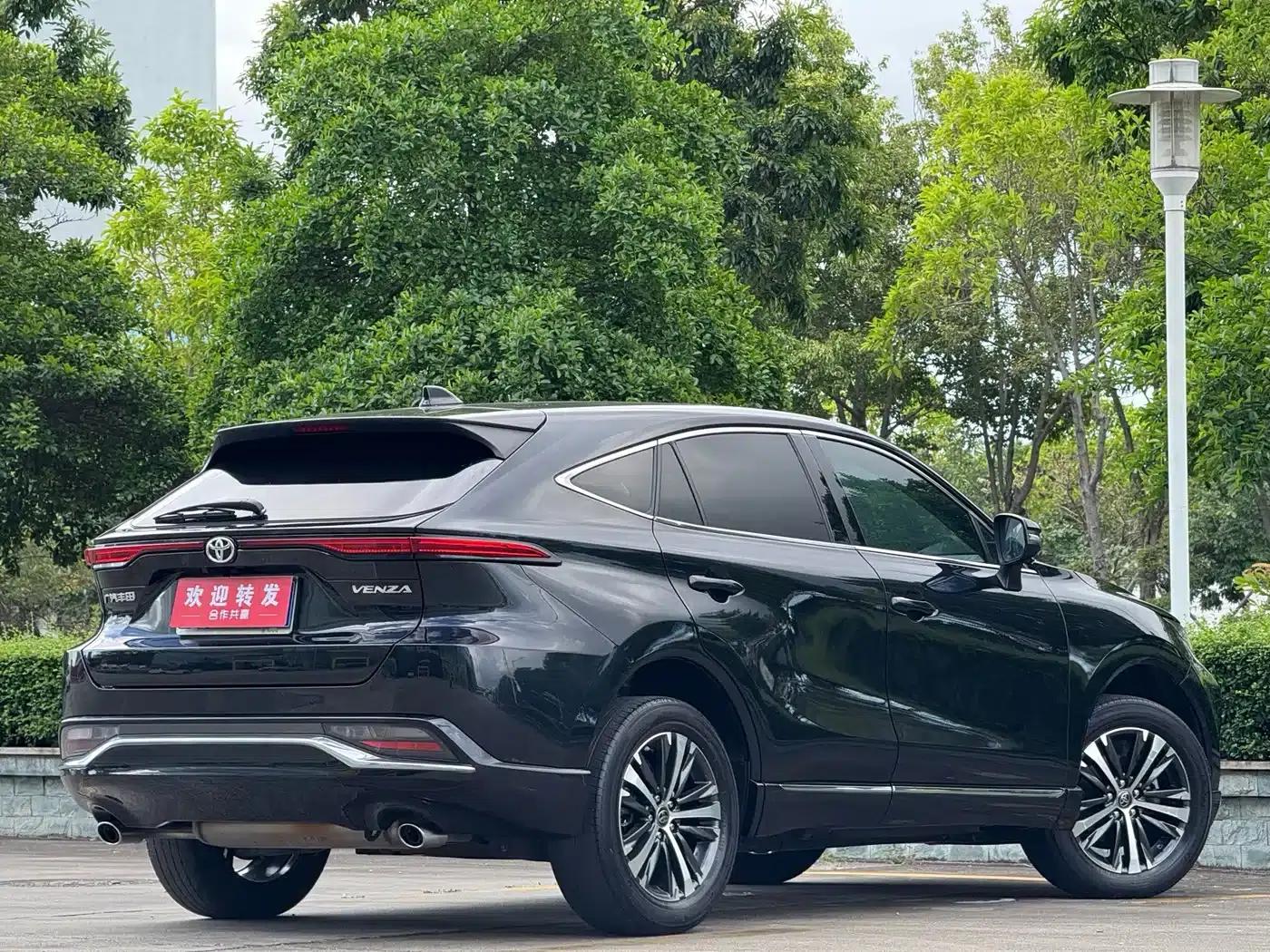 Venza 2022 2.0L CVT 2WD Luxury Edition — миниатюра 4