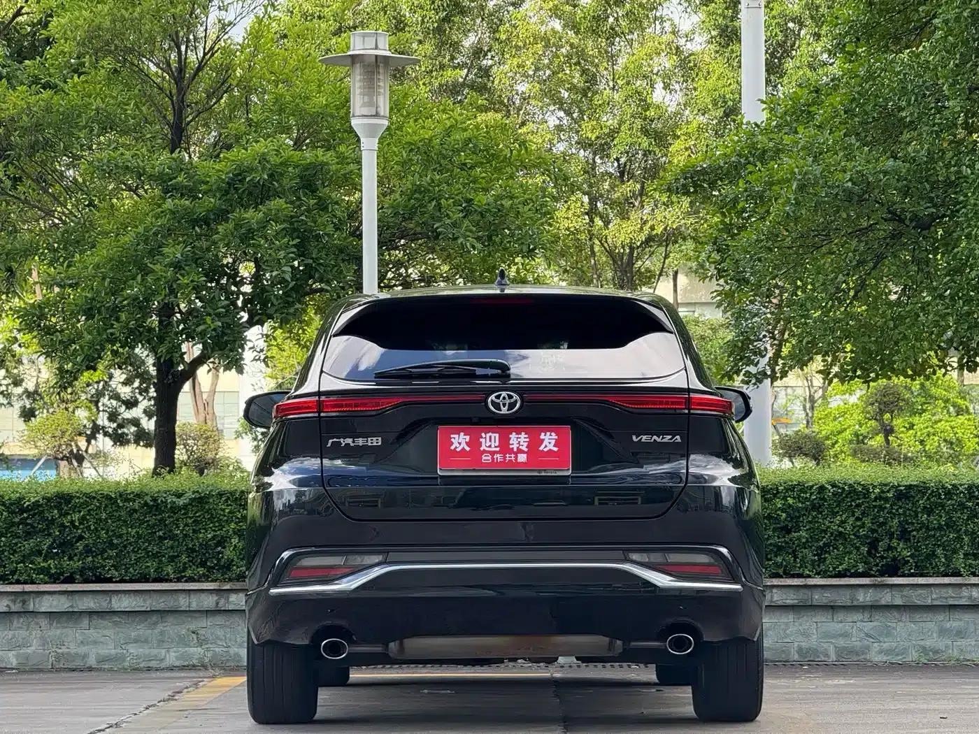 Venza 2022 2.0L CVT 2WD Luxury Edition — миниатюра 5