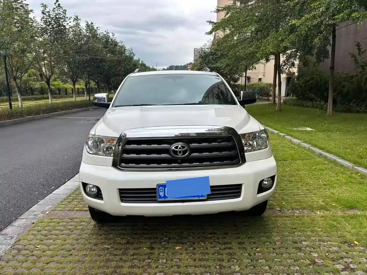 Sequoia 2010 5.7 Platinum Edition — миниатюра 2