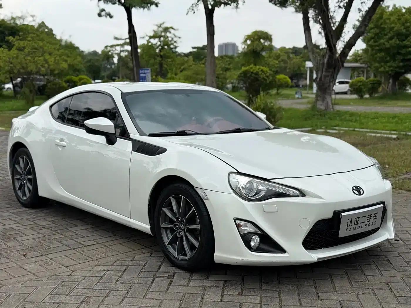 Toyota 86 2014 2.0L Automatic Luxury — миниатюра 3