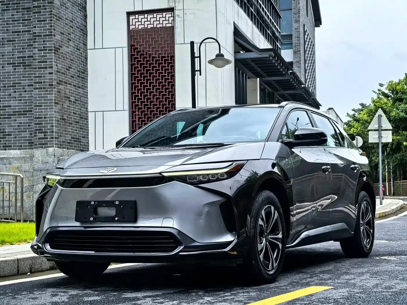 FAW Toyota bZ4X 2022 All-Wheel Drive High-Performance PRO Edition — миниатюра 1