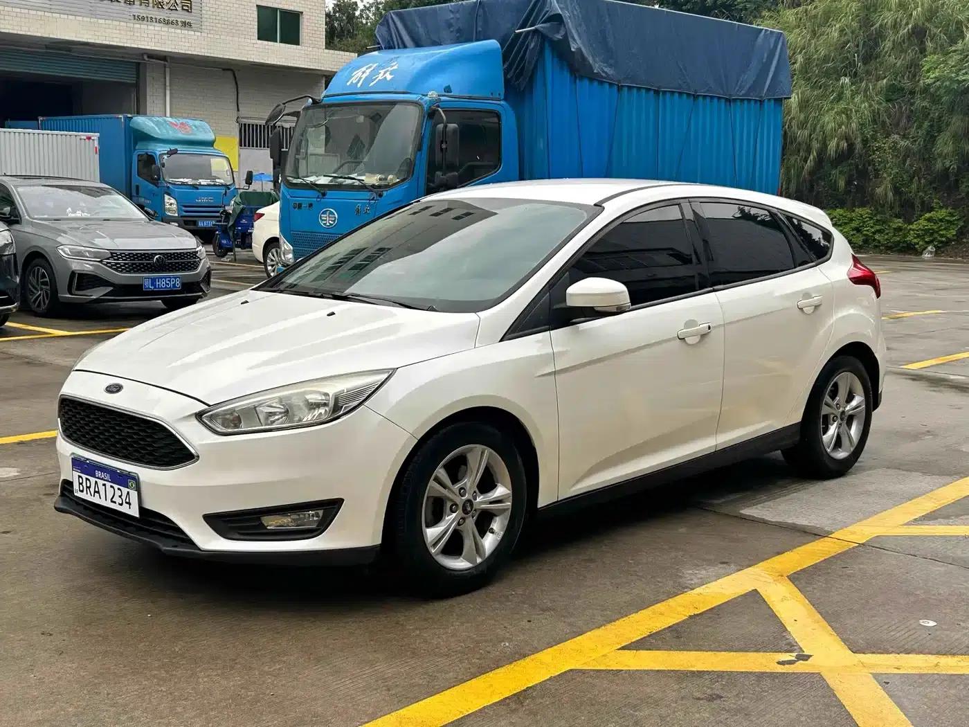 Ford Focus 2017 Hatchback 1.6L Automatic Comfort Smart Edition — миниатюра 1