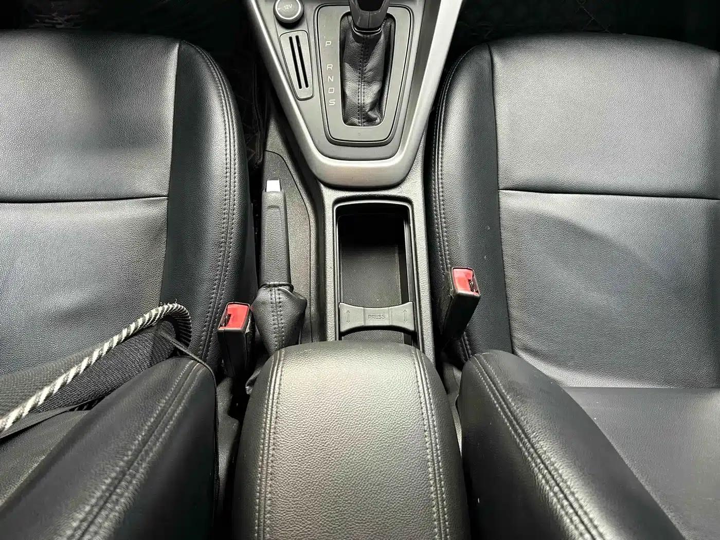 Ford Focus 2017 Hatchback 1.6L Automatic Comfort Smart Edition — миниатюра 13