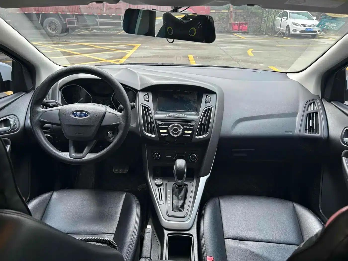 Ford Focus 2017 Hatchback 1.6L Automatic Comfort Smart Edition — миниатюра 9