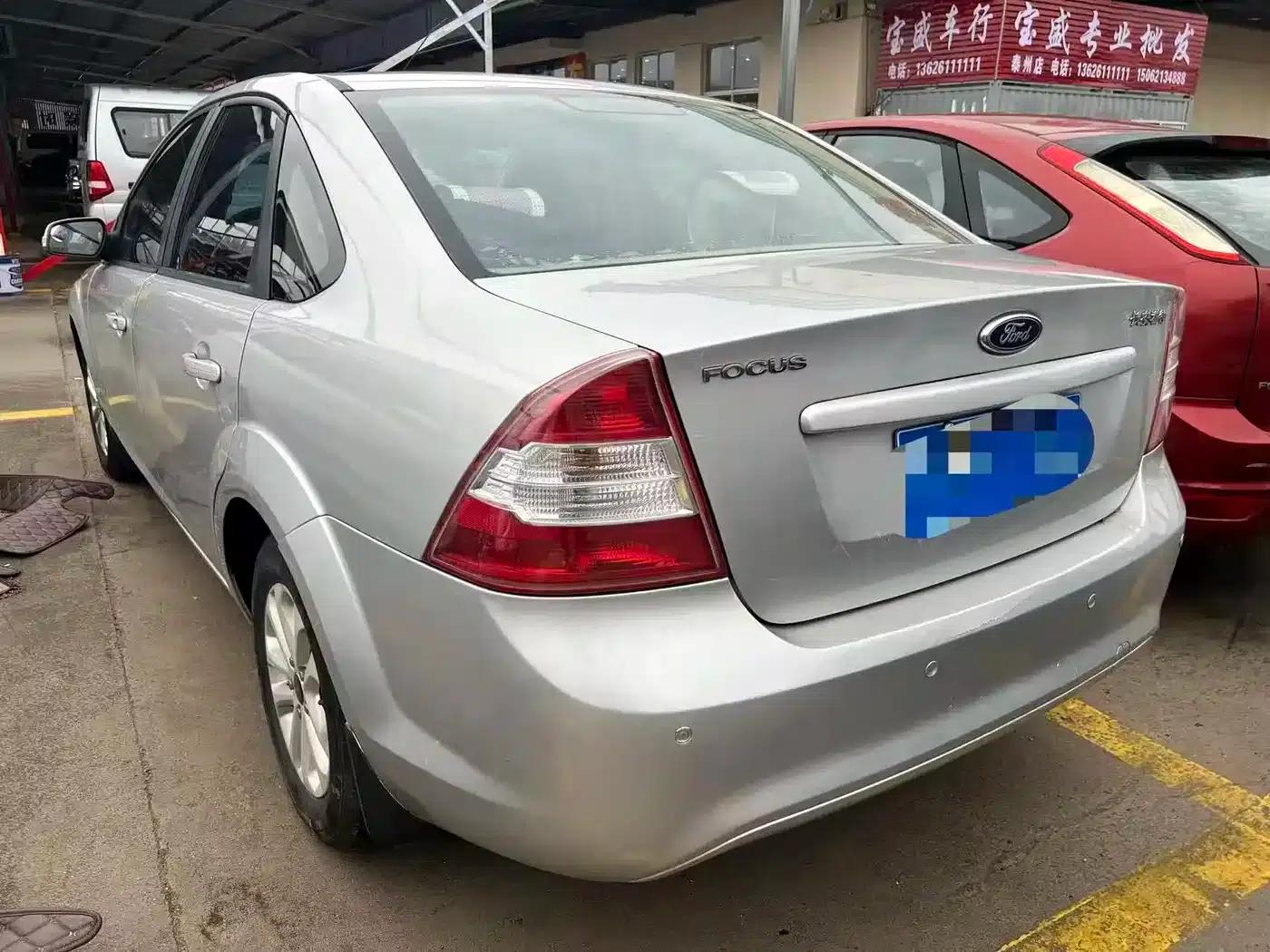 Ford Focus 2013 Sedan Classic 1.8L Automatic Basic Model — миниатюра 2
