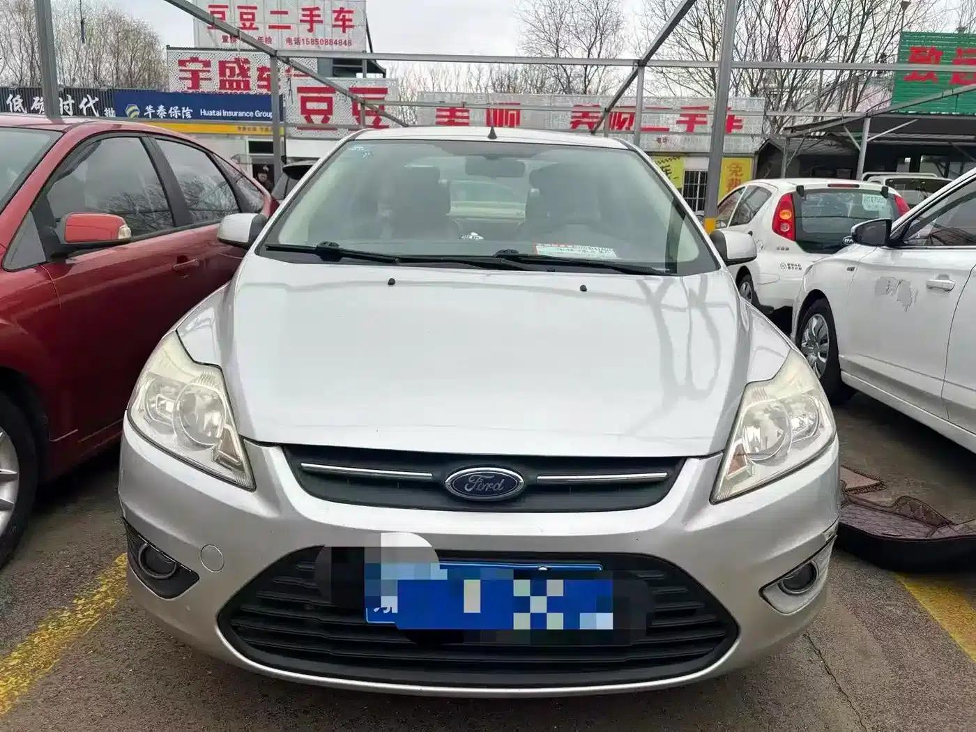 Ford Focus 2013 Sedan Classic 1.8L Automatic Basic Model — миниатюра 5