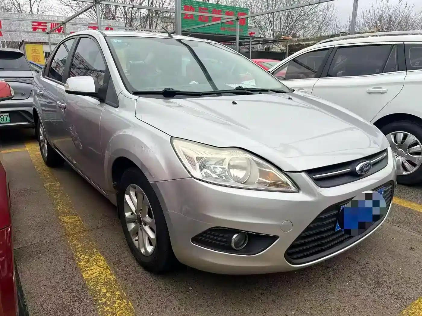 Ford Focus 2013 Sedan Classic 1.8L Automatic Basic Model — миниатюра 6