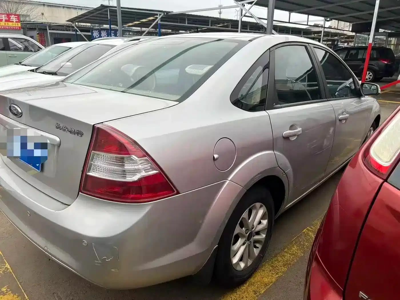 Ford Focus 2013 Sedan Classic 1.8L Automatic Basic Model — миниатюра 9
