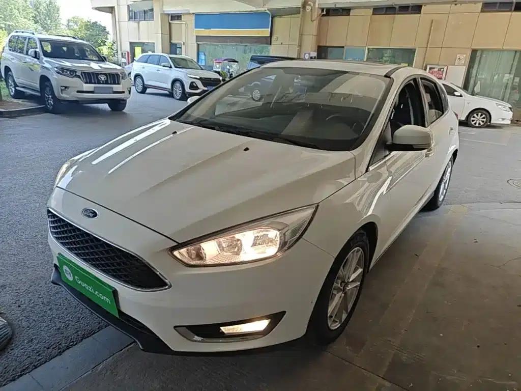2015 Ford Focus Hatchback EcoBoost 180 Automatic Elite — миниатюра 2