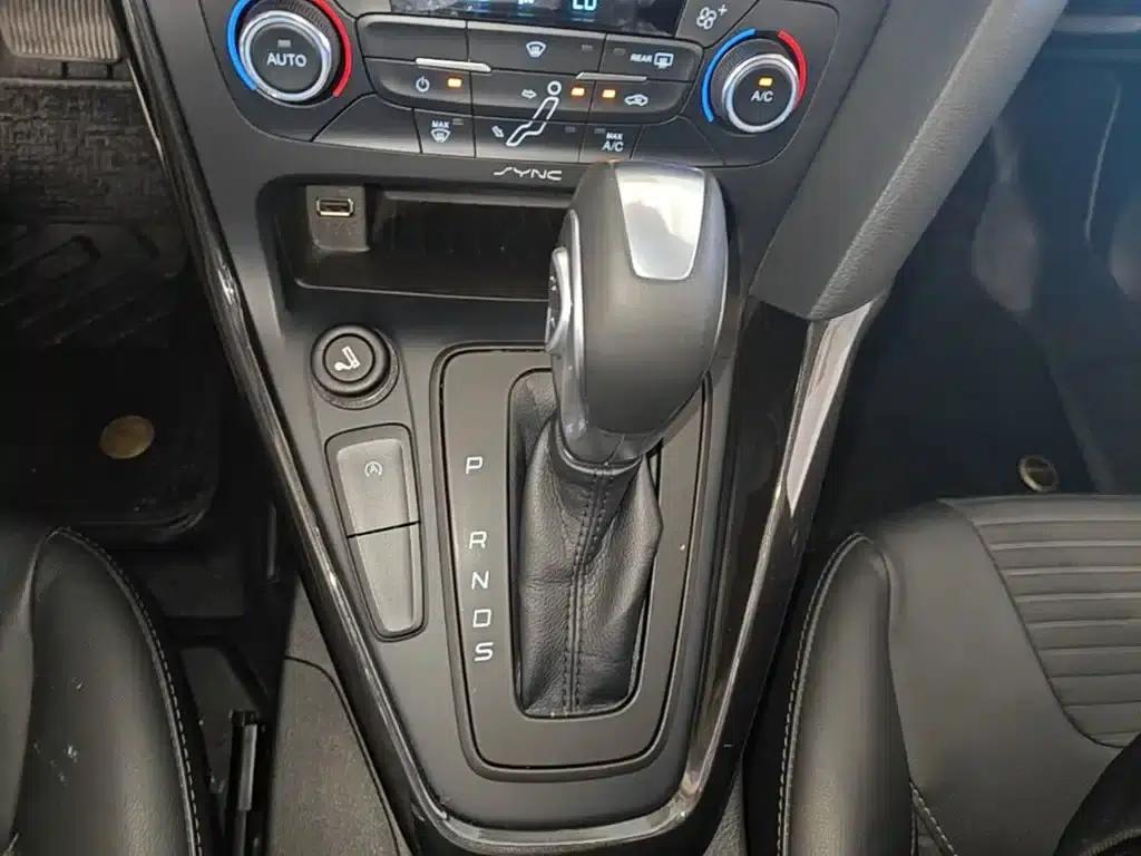2015 Ford Focus Hatchback EcoBoost 180 Automatic Elite — миниатюра 14