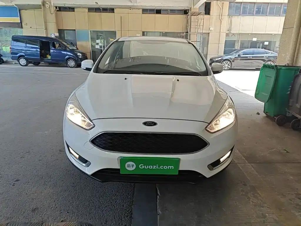2015 Ford Focus Hatchback EcoBoost 180 Automatic Elite — миниатюра 3