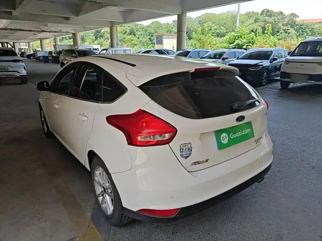 2015 Ford Focus Hatchback EcoBoost 180 Automatic Elite — миниатюра 5