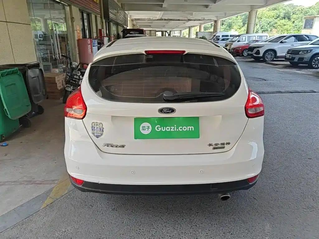 2015 Ford Focus Hatchback EcoBoost 180 Automatic Elite — миниатюра 6