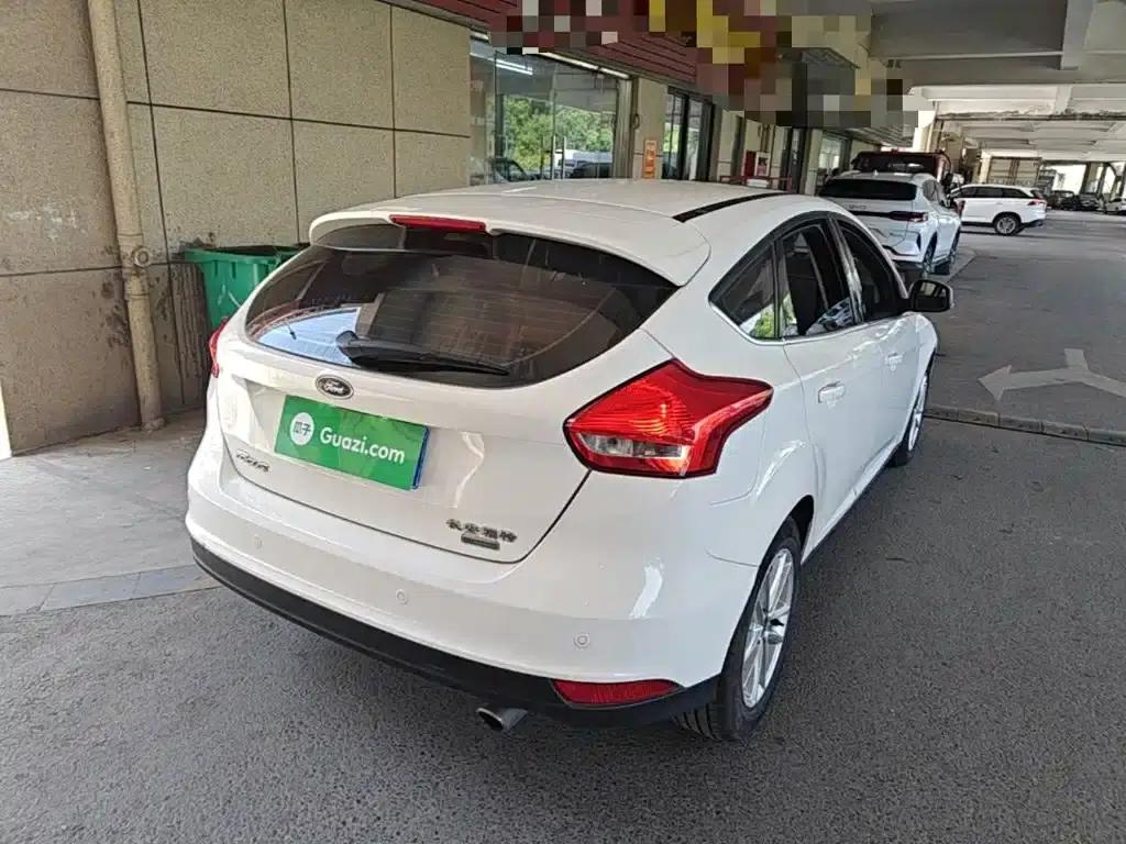 2015 Ford Focus Hatchback EcoBoost 180 Automatic Elite — миниатюра 7