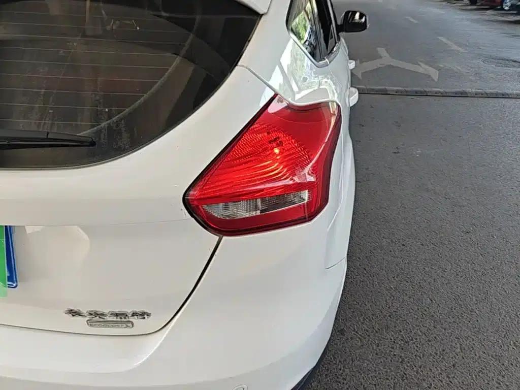 2015 Ford Focus Hatchback EcoBoost 180 Automatic Elite — миниатюра 8