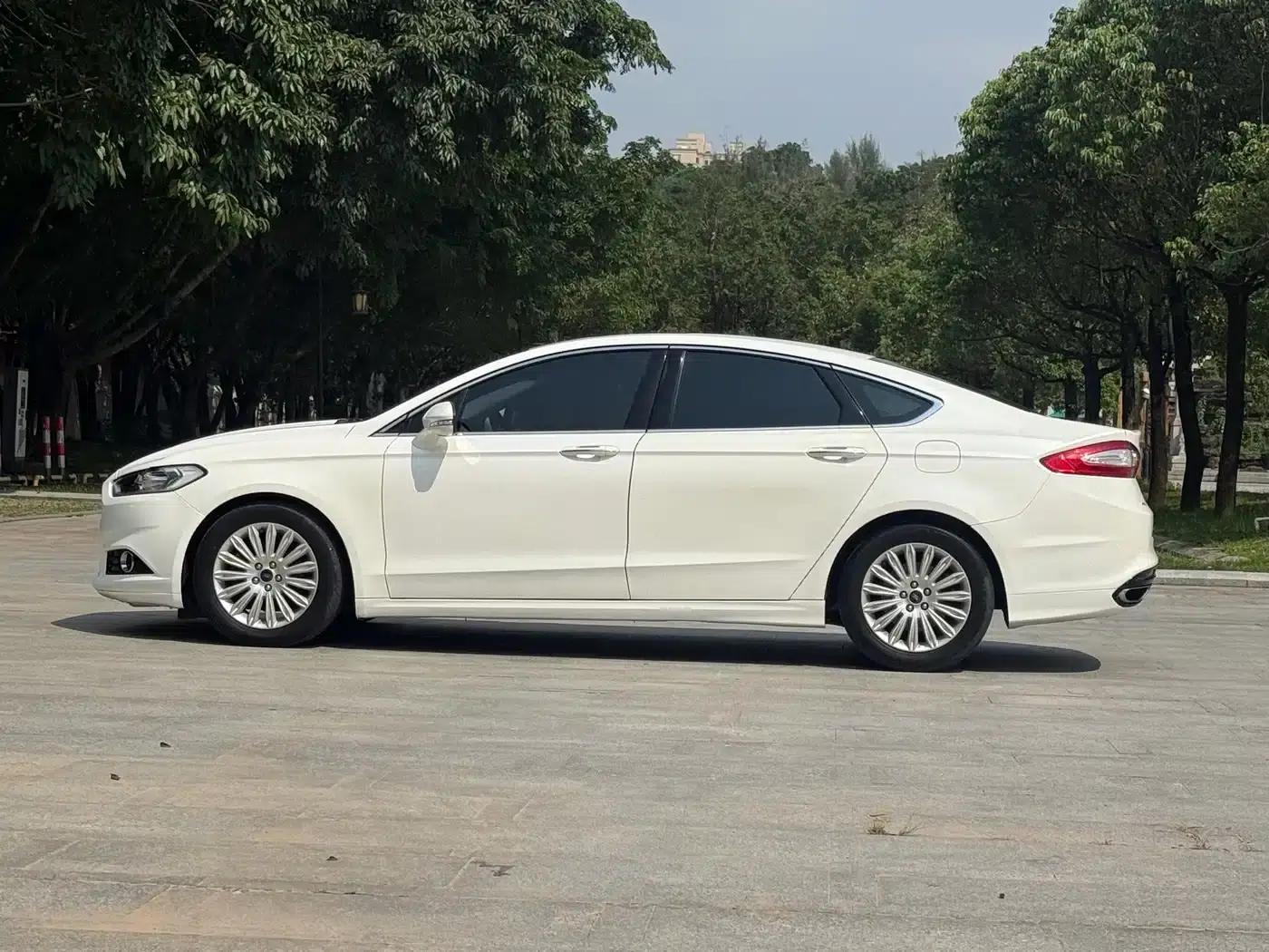 2013 Ford Mondeo 2.0L GTDi200 Fashion Edition — миниатюра 3