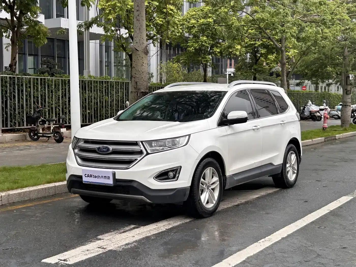 2016 Ford Edge EcoBoost 245 2WD Platinum Edition 7-seater — миниатюра 1