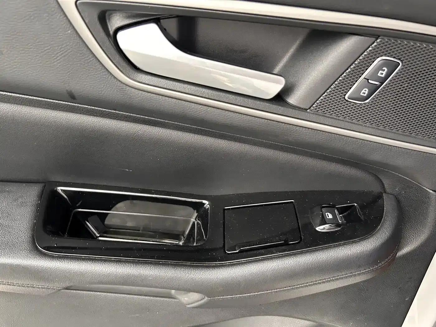 2016 Ford Edge EcoBoost 245 2WD Platinum Edition 7-seater — миниатюра 11