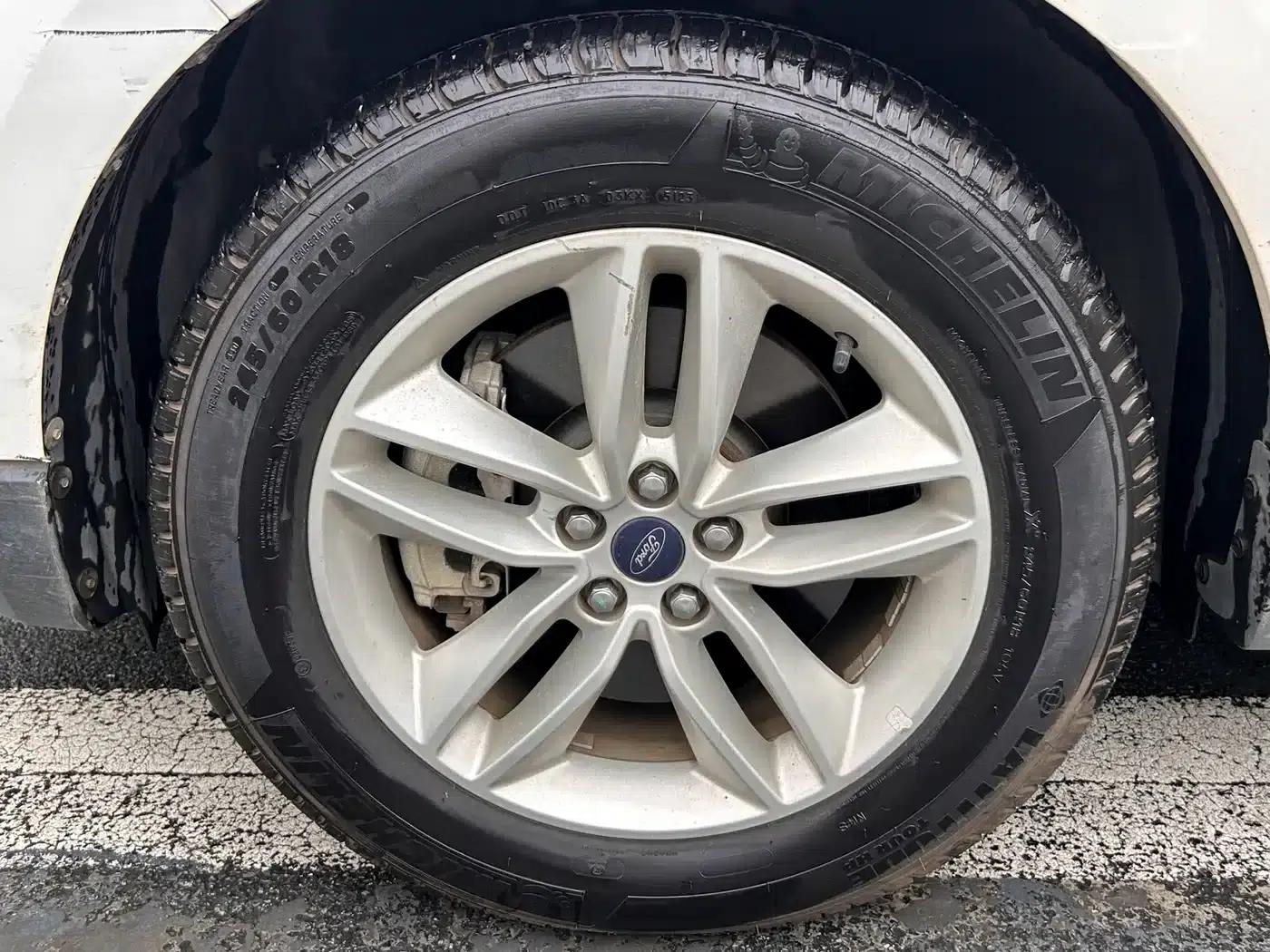 2016 Ford Edge EcoBoost 245 2WD Platinum Edition 7-seater — миниатюра 14