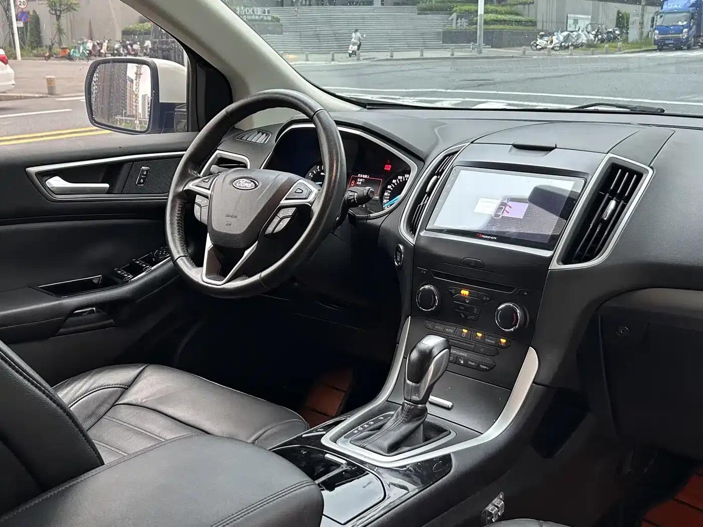 2016 Ford Edge EcoBoost 245 2WD Platinum Edition 7-seater — миниатюра 17