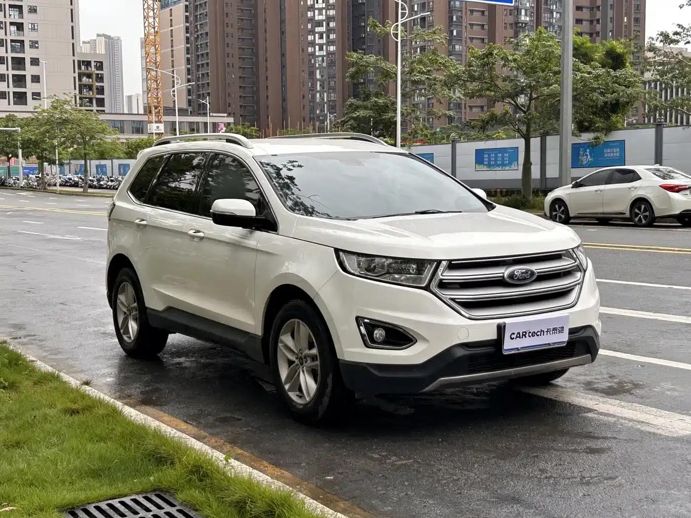 2016 Ford Edge EcoBoost 245 2WD Platinum Edition 7-seater — миниатюра 3