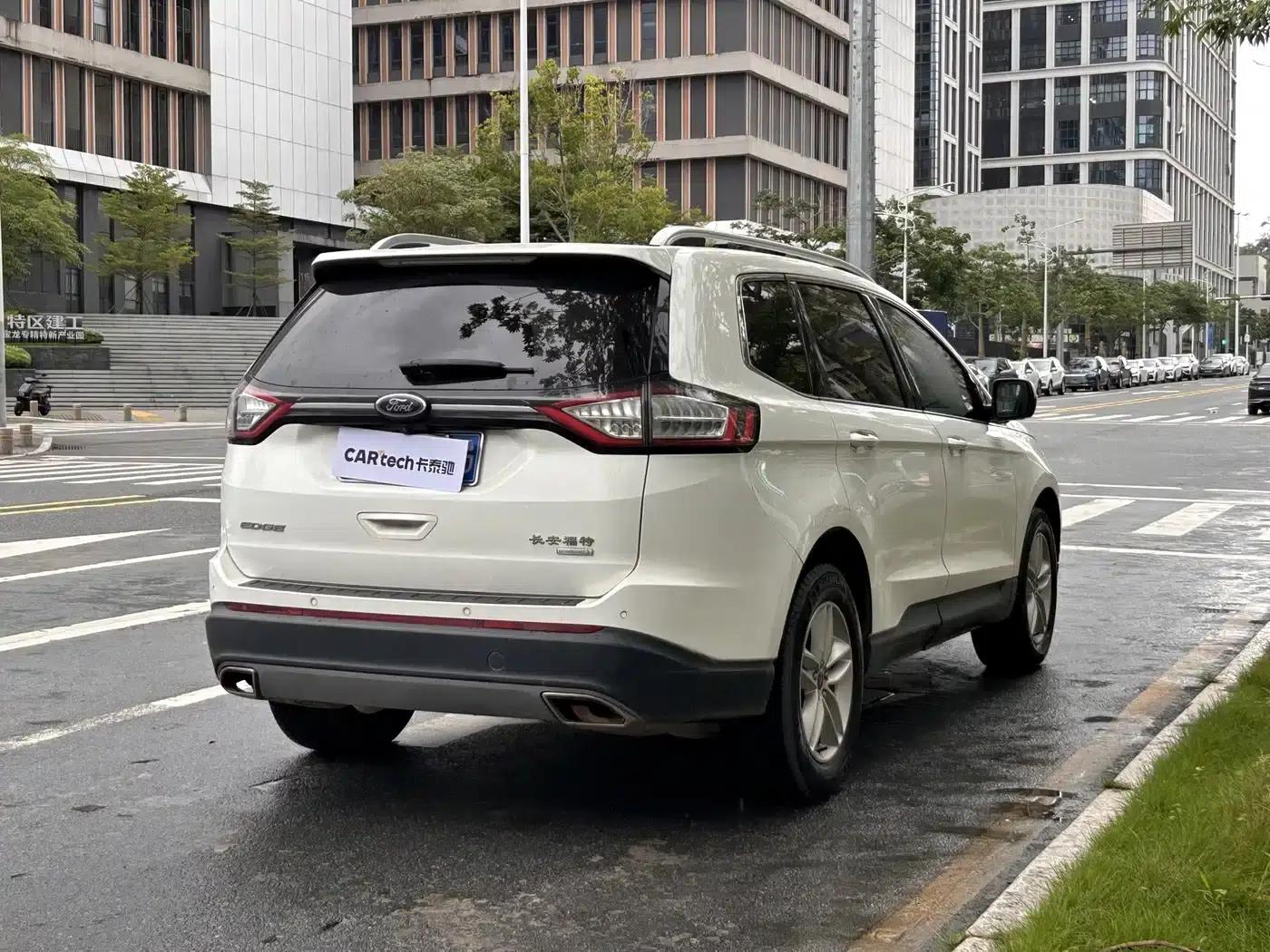 2016 Ford Edge EcoBoost 245 2WD Platinum Edition 7-seater — миниатюра 4