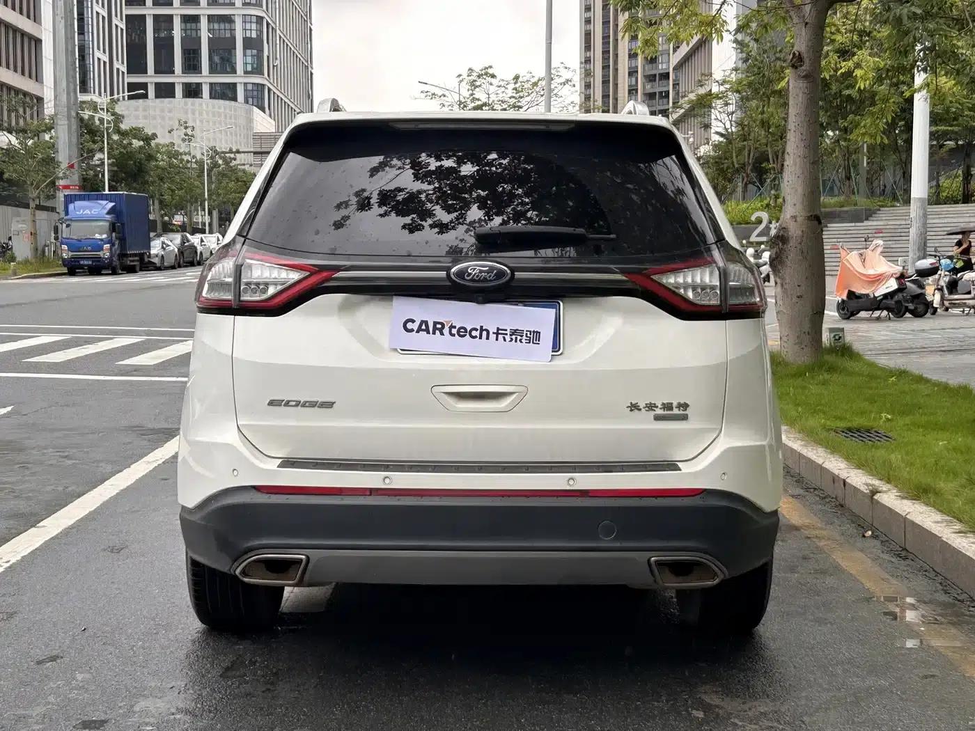 2016 Ford Edge EcoBoost 245 2WD Platinum Edition 7-seater — миниатюра 5
