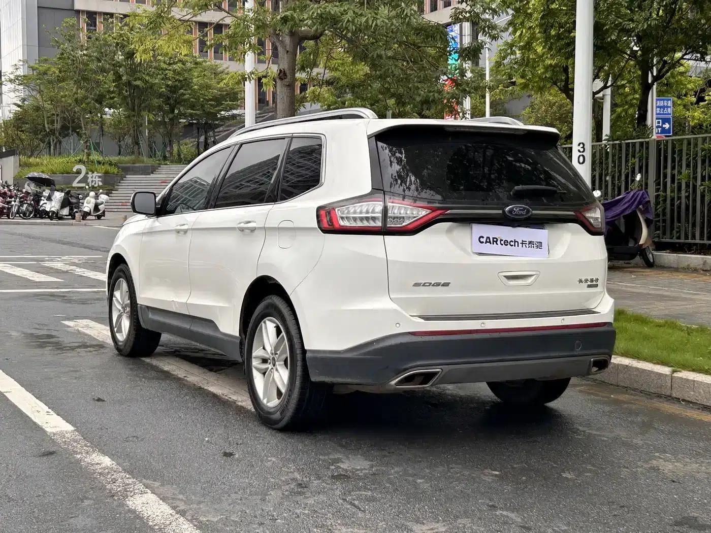 2016 Ford Edge EcoBoost 245 2WD Platinum Edition 7-seater — миниатюра 6